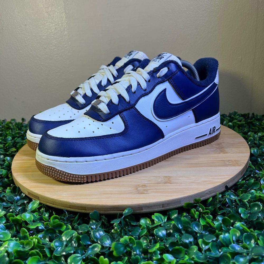 🔥 NIKE AIR FORCE 1 LOW COLLEGE PACK MIDNIGHT NAVY SNEAKER MENS SIZE 8 DQ7659-101 - Picture 2 of 11